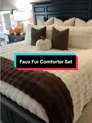 Cozy season is here and I’m never getting out of bed again!!! 🍁🍃🍂 #comforter #fauxfurblanket #comforterset #bedding #cozyseason 