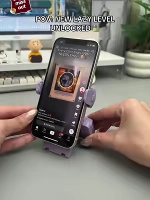 The Remote Makes Scrolling So Much Easier #PUTARE#contentcreator#fyp#lazy#tiktokshopmusthaves#scrollingontiktok#remotecontrol#pageturner#camerashutter#phoneaccessoriess#tiktokshopstockup 