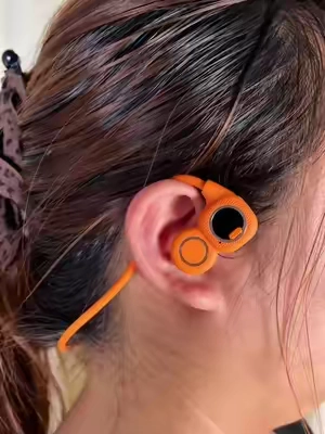 Música, llamadas y podcasts sin tener los oídos completamente cubiertos.🎧 Diseño Open-Ear, Bluetooth 6.0, llamadas HD con ENC, pantalla LED de batería y ajuste ligero para acompañarte en el gym, caminatas o el día a día.🔥 #AudifonosOpenEar #Bluetooth60 #TechFinds #TikTokShopFinds #BlackFridayDeals