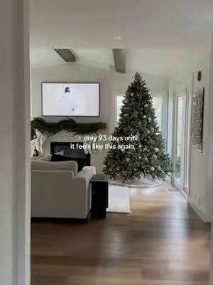 #christmastree #christmasdecor #christmas #fallfashion #christmascountdown  