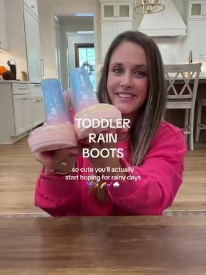 The cutest little rain boots for rainy days ☔✨ easy to slip on, made for puddle jumping, and way too cute with all her little outfits. Girl moms, these are such a fun little find 🤍 And they have different colors!! #ToddlerEssentials #ToddlerRainBoots #KidsRainBoots #ToddlerShoes #ToddlerFinds @Topshoes 