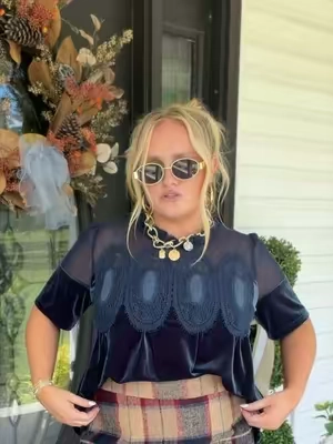 So classy!!! #fallblouse #velvetblouse #curvyfashion #fypシ #fyp 