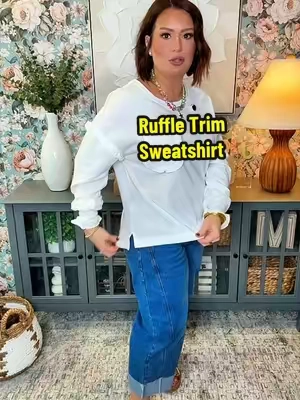 A ruffle trim pullover that elevates any sweatshirt and jeans outfit!! And it’s perfectly relaxed fit!! 🥰 @SHEWIN #pullover #sweatshirt #jeansoutfit #shewin #ttsacl 