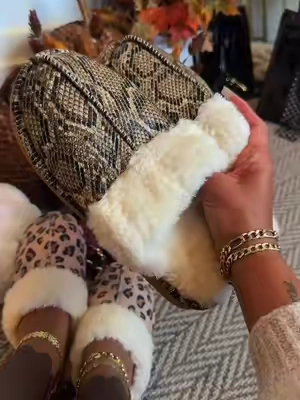 Fuzzy slippers on, cozy fall night officially started 🍂🤎 #FuzzySlippers #FluffySlippers #WomensSlippers #CozyHouseShoes #FallSlippers 