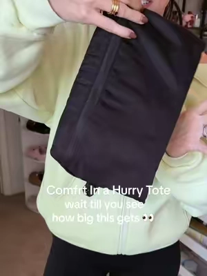 small enough to store, big enough for a long weekend 🤌🏻🙂‍↕️ >> @Comfrt #comfrt #travel #bag #totebag #limitededition 