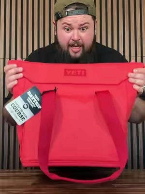 The YETI Insulated Tote Bag 20L 🧊 Check link for current pricing #yeti #insulatedtote #tiktokshopcreatorpicks #tiktokshopblackfriday #tiktokshopcybermonday 