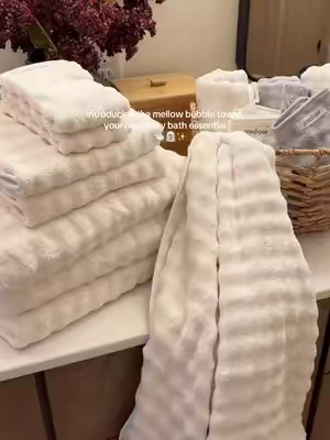mellow said the cozy doesn’t stop at the bedroom 🫧🛁☁️ these new bubble towels are SO soft and super absorbent too! @Mellow Sleep  #bathtowels #bubbletowels #bathroomessentials #homefinds #luxurytowels 