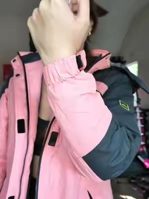The pink alone had me but the fleece lining + all the little details?? 🎀❄️ Now I just need an excuse to go somewhere cold 😂 #SkiJacket #WinterOutfits #SkiTrip #PinkOutfit #TikTokShopStockUp 