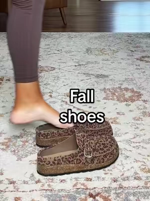 @EVELLYHOOTD US leopard clogs. I love these shoes. #fallshoes 
