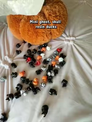 The cutest little Halloween surprises! 🎃🦆 These mini resin ducks are perfect for classroom party gifts, trick-or-treaters, or adding a fun little touch to a Halloween boo basket. #HalloweenGifts #ClassroomGifts #TrickOrTreat #HalloweenParty #BooBasket