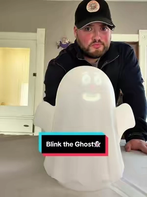Blink the ghost👻 #halloween #halloweendecor #spookyseason #homedecor #halloweenishere 