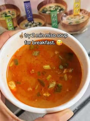 🍲 Try warm, delicious miso soup for a light, comforting breakfast. 🤤 @Weee Asian Supermarket #misosoup #miso #breakfastideas #easymeal #girldinner 
