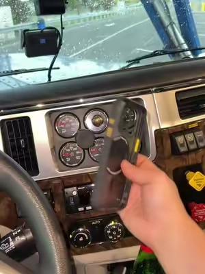 Easiest magnetic phone mount to use #MOBARMOR #PhoneMount #MagneticPhoneMount #TruckDrivers
