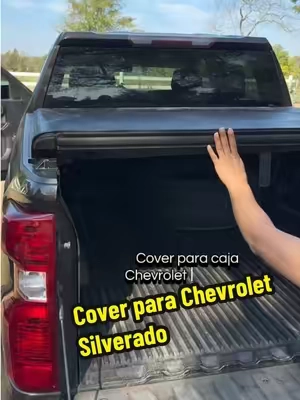 Cover para caja de 5.8 a 5.9 caja Chevrolet Silverado, 2007 a 2026 más información en el carrito naranja, un cover para proteger tus cosas de la lluvia, pues viajar con el cover cerrado sin ningún problema Una camioneta con un cobro se mira súper lujosa fácil instalación, disponible que en TikTok Shop, #caraccessories #chevroletsilverado #tiktokshopstockup #tiktokshopcreatorpicks