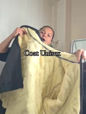 Este coat unisex lo pueden usar hombre y mujer me encanta que expande en la parte de abajo para poder abrochar #Diosprimero #tiktokshopstockup #coat #jacketplussize #mencoat 