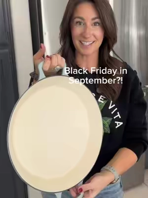 The Le Creuset every day skillet is seriously the best pan!! I use it every day, it basically lives on my stovetop 😅 #lecreuset #lecreusetskillet #castironskillet #ad #qvcloyaltyprogram 