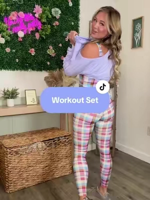 This colorful plaid set is way too cute to save for the gym! I’m wearing it for the workout and keeping it on for the rest of the day.  @Fisoew Sports 