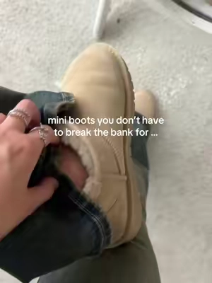 so comfy #miniboots #tiktokmademebuyit #viral #evellyhootd 