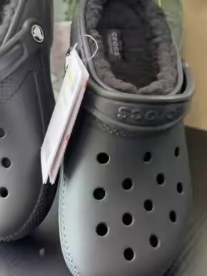 #crocs #nonslipshoes #classiclinedclog #womensshoes #menshoes 