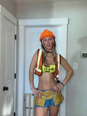 Loveeee an easy and hot halloween costume #halloween #halloweencostume #costume #constructionworker #halloween2026 