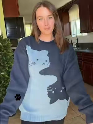 The cutest cat sweater 🐾