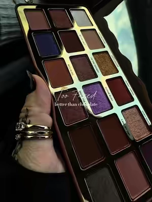 this palette 🤌🏻✨🍫 #toofaced #toofacedcosmetics #eyeshadowpalette #eyeshadowlook #tiktokshopcreatorpicks 