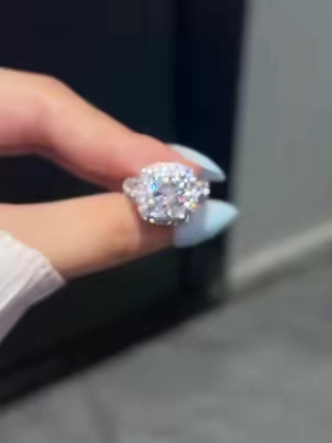 Tell me why this ring looks so expensive ✨😍#rings #engagementring #travelring #weddingring #jewelry 