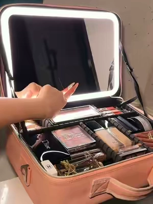 #hotel #makeupbag #obssessed #giftforher #vanitymirror 