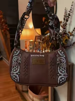 So cute 🤎 @Vaqueras Outfitters #purse #shoulderbag #wranglerpurse #crossbodybag 