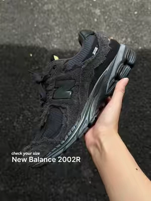 Shop with confidence 🥷 #newbalance #flykicks #shoestyle #comfortable #fly 