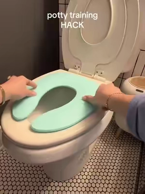 THIS is how you’re going to be able to leave the house. Bc “I have to go pee” turns into an emergency real quick 😅 #pottytrainning #toddlerpottytrainning #parentingtips #toddlertok #toddlertoilet 