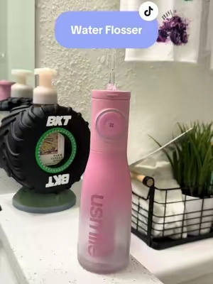 A practical gift they’ll actually USE 🎁🦷 Such an easy addition to any daily routine! @usmile.official  #WaterFlosser #usmile #c30waterflosser #dentalflosser #OralCare