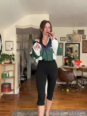 I love her sm #90sfashion #windbreaker #falljackets #90svibes #streetwear 