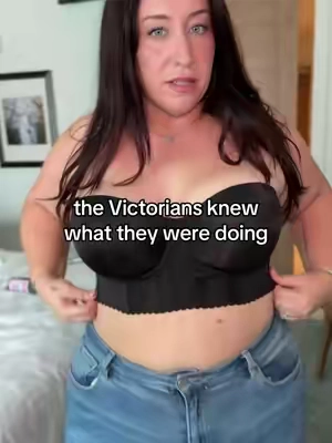 I’m just saying this gives me better cleavage than most of my regular bras #straplessbra #plussize 