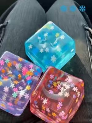 🍇 Snowflake squishy appreciation post ❄️🥹 The soft maltose-like filling makes every press feel smooth and satisfying ✨ Perfect little winter comfort toy 💙 #snowday #squishy #wintertoy #oddlysatisfying