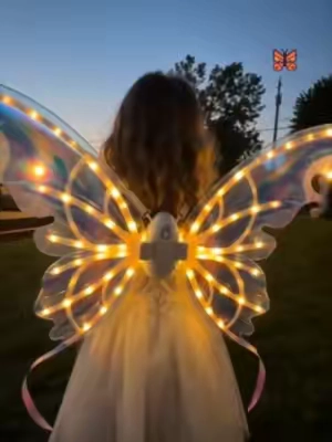 🍇 The cutest little butterfly landed in our backyard 🦋🥰 Fresh air, big smiles, and a little bit of magic ✨ #butterflywings #familytime #outdoorfun #kidsplay