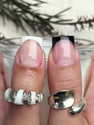 Black VS White French Tip 🖤🤍 Classic never goes out of style! Which one do you pick? Drop in comments👇ym #sohochic #nail #pressonnails #frenchnails #fyp 