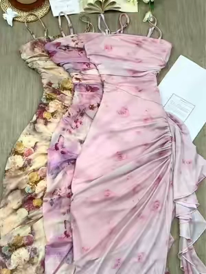 Put this on “just to try it”… and yeah, it stayed on.💃🎀☕️#spotlightfinds#Floral#irregular #dress #WomensFashion 