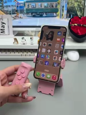 A Phone Stand That Makes Life Easier #PUTARE#contentcreator#fyp#lazy#tiktokshopmusthaves#scrollingontiktok#remotecontrol#pageturner#camerashutter#phoneaccessoriess#tiktokshopstockup 