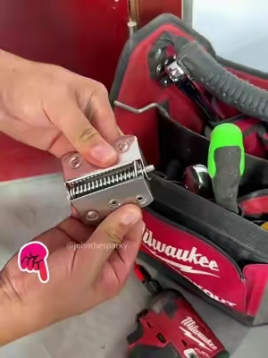 ¡Nunca imaginé que las bisagras de las puertas pudieran ser así! #hogar #ahorro #reparacion #bisagras #familyhacks 