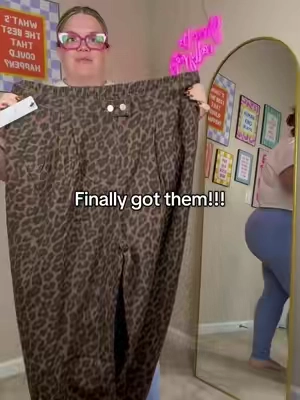 These leopard print pants are finally back in stock! They come in plus size up to size 5X. The best part is as you can wear them as wide leg pants or fasten the bottoms to make them bubble pants. They are so trendy and fashionable and they have a stretchy back so they are super plus size friendly! They come in denim or leopard print. #tiktokshopstockup #plussize #plussizeclothing 
