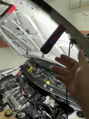 Leí cientos de comentarios sobre esta lámpara y ahora entiendo por qué todos hablan de ella.#Herramientas#LamparaDeTrabajo#MecanicaAutomotriz#GarageTools#tiktokshopstockup 