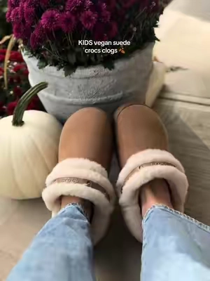 Kids vegan suede @Crocs clogs are here for cozy season! 🍂🤎 #crocs #kidscrocs #crocsclogs 