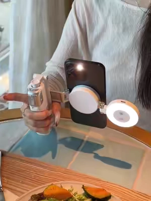 Who else struggled filming content on the go until they got this? 🤯 #ContentCreatorTools #PhoneMount #FilmingHacks #ContentCreation