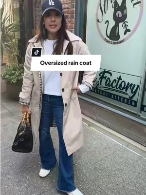 The lightweight oversized raincoat that will take you through the season with plaid inside detail! #plaidraincoat #oversizedraincoat #lightweightraincoat#tiktokshopcreatorpicks #spotlightfinds @SCUSTY 