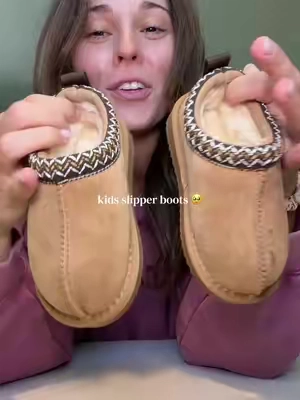 These are SO CUTE 😭 #kidsshoes #kidsslippers #kidsboots #outdoorslippers #toddlershoes 