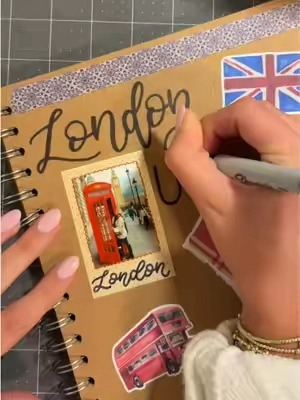 you sign to get that mini photo printer for your scrapbooks 🥹 #scrapbook #scrapbooking #junkjournal #photoprinter #instantphotoprinter 