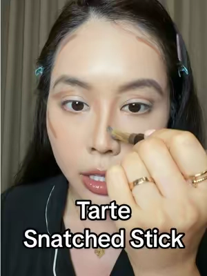 You don’t need a nose job or a face lift, just a really good contour stick @tarte cosmetics #tarte #contouringhacks #contouring #contourhack #nosecontour 
