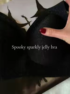 For my witchy girls. Comfortable, cloudlike, soft so it doesn’t give you bulging. No underwire to dig into you yet it’s still supportive and push up. The sparkles are not textured so it’s not scratchy. #bra #jellybra #comfortablebra 