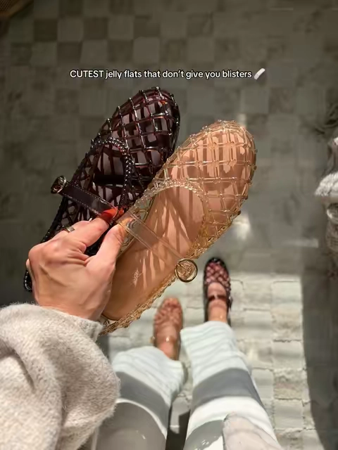 Seriously obsessing over these! So cute & comfy! @Cushionaire #cushionaire #jellyshoes #maryjaneshoes #balletflats #womenshoes 